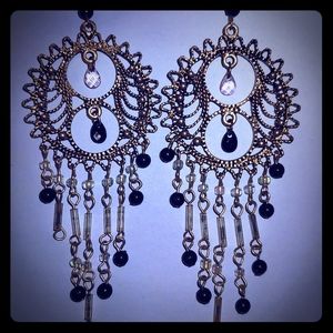 ✅ *Select jewelry: 5 for $25* Black and Silver Dreamcatcher Earrings